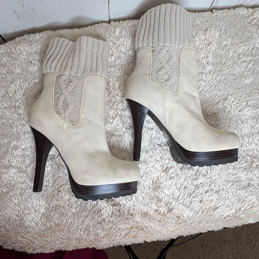 Jennifer Lopez Beige Textured Fabric